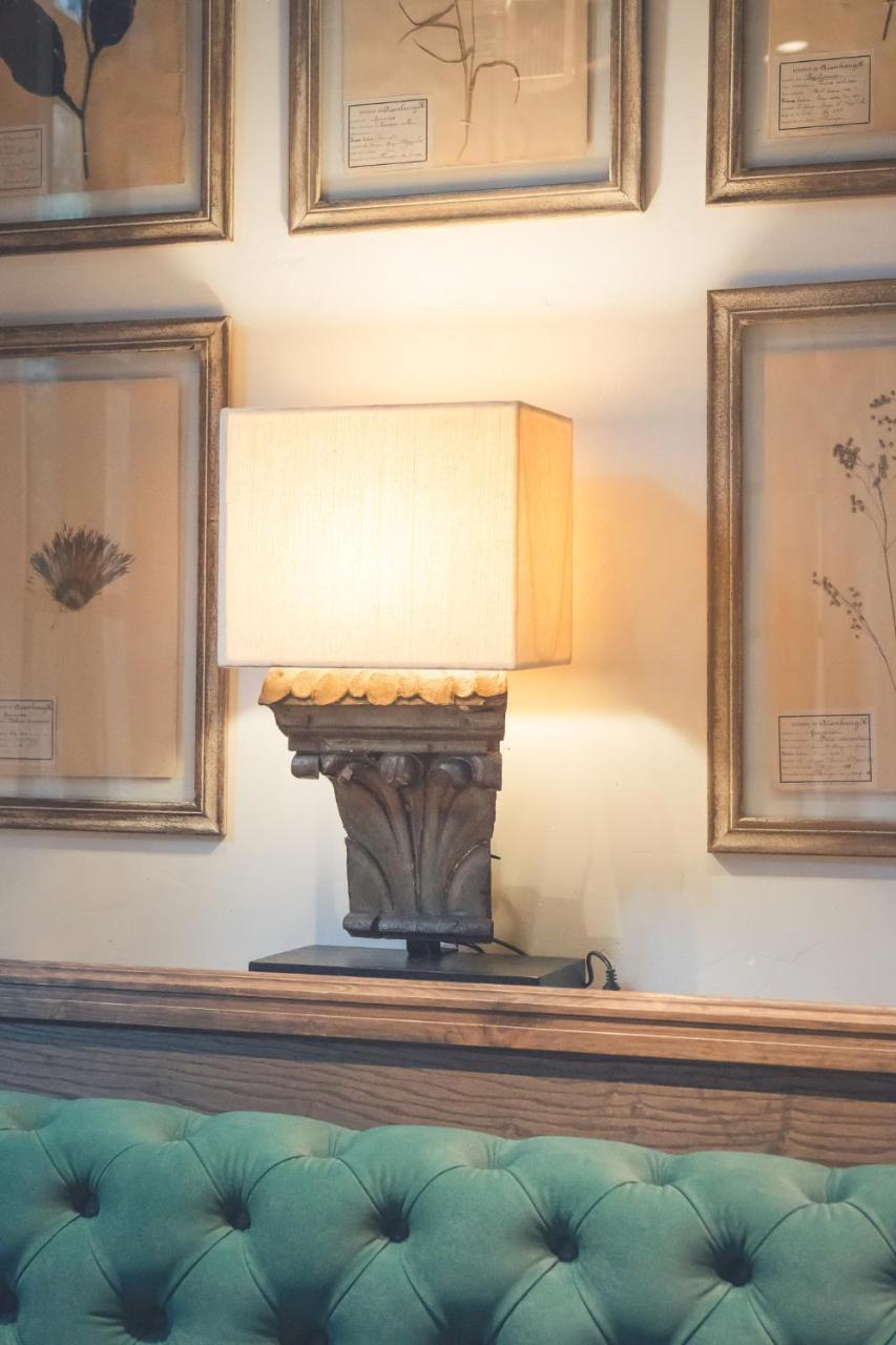 Can Bordoy Grand House Hotel Gl Preferred Hotel Palma de Maiorca Exterior foto The table lamp is a classic example of a table lamp.